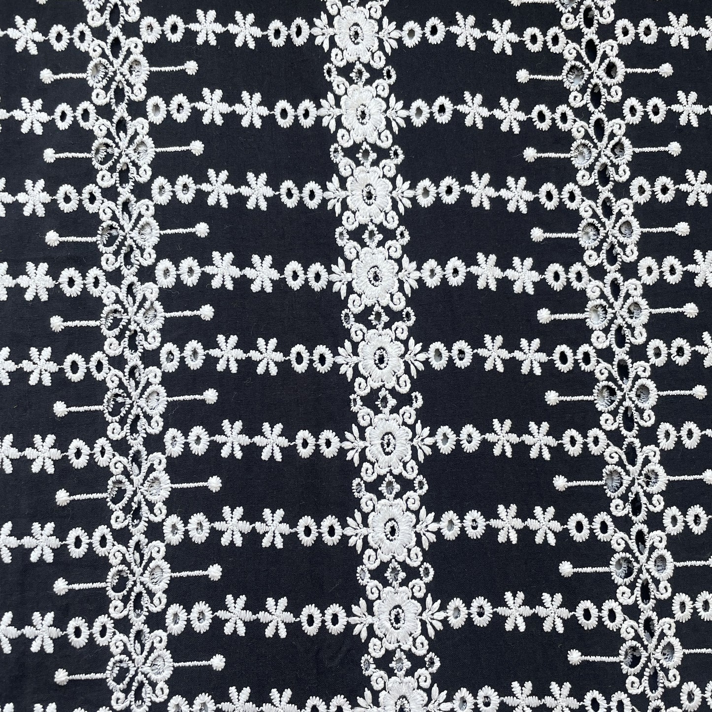 Black White Floral Embroidery Cotton Schiffli Fabric 17252