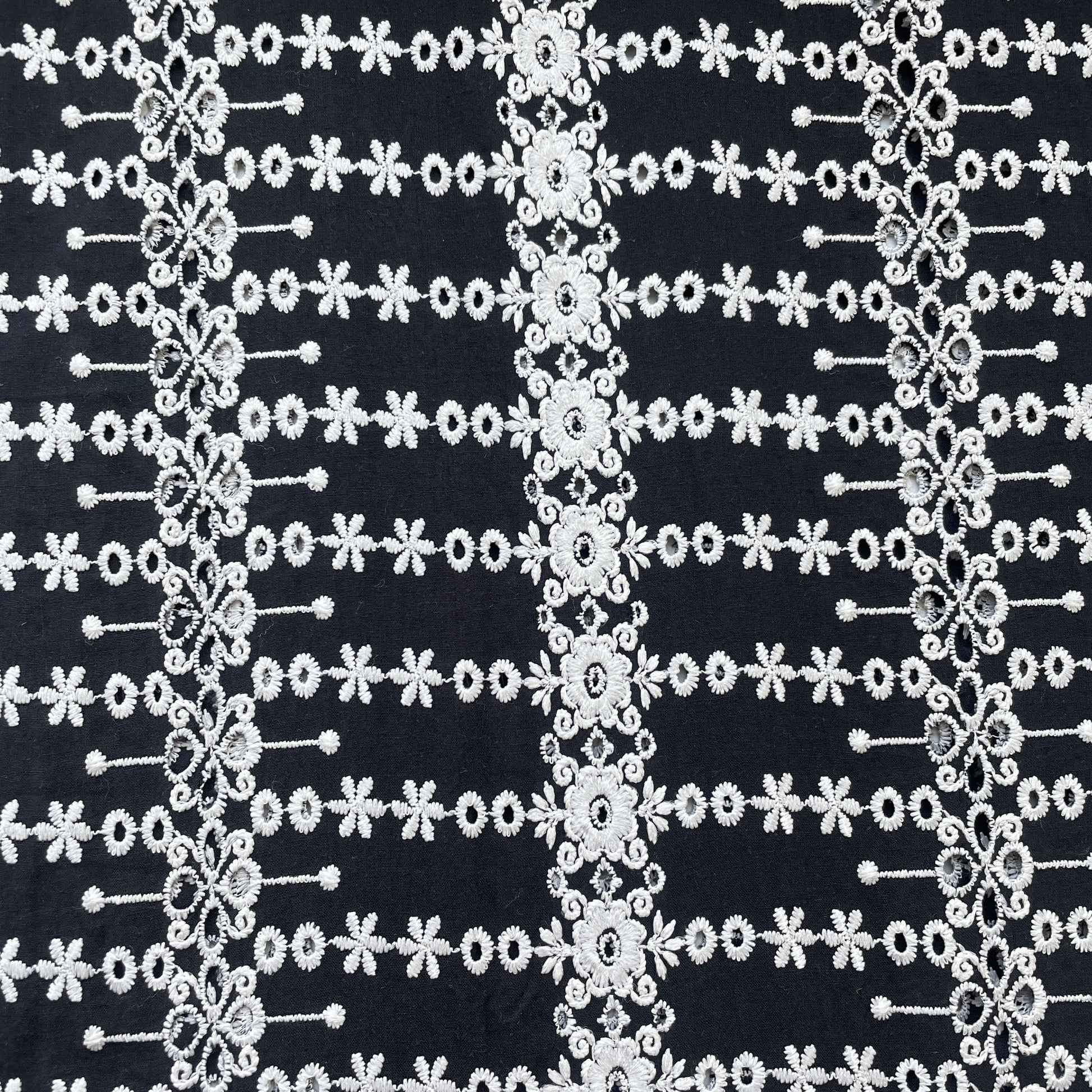 Black White Floral Embroidery Cotton Schiffli Fabric 17252