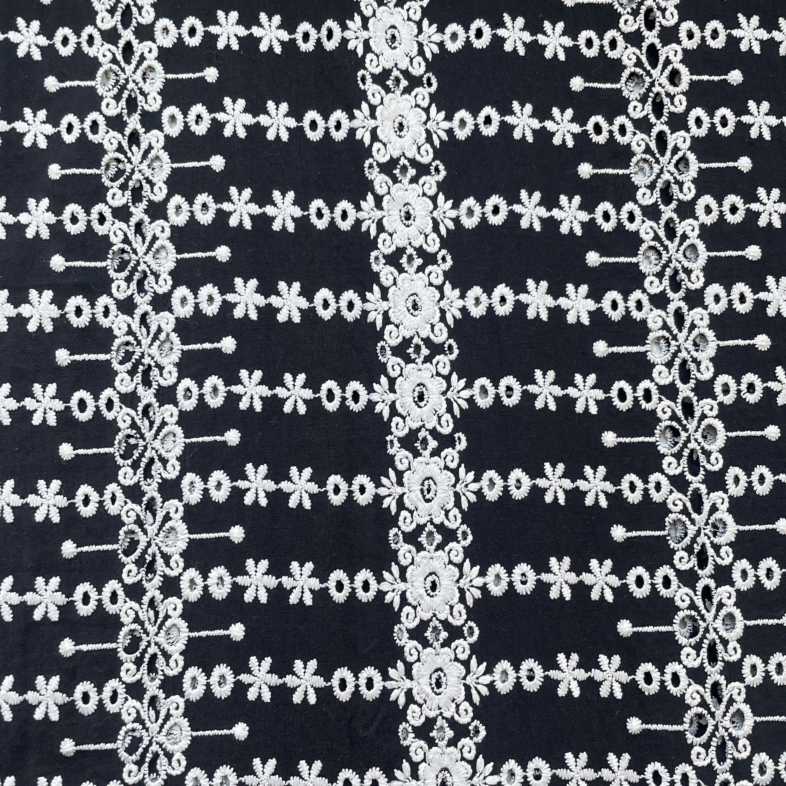 Black White Floral Embroidery Cotton Schiffli Fabric 17252