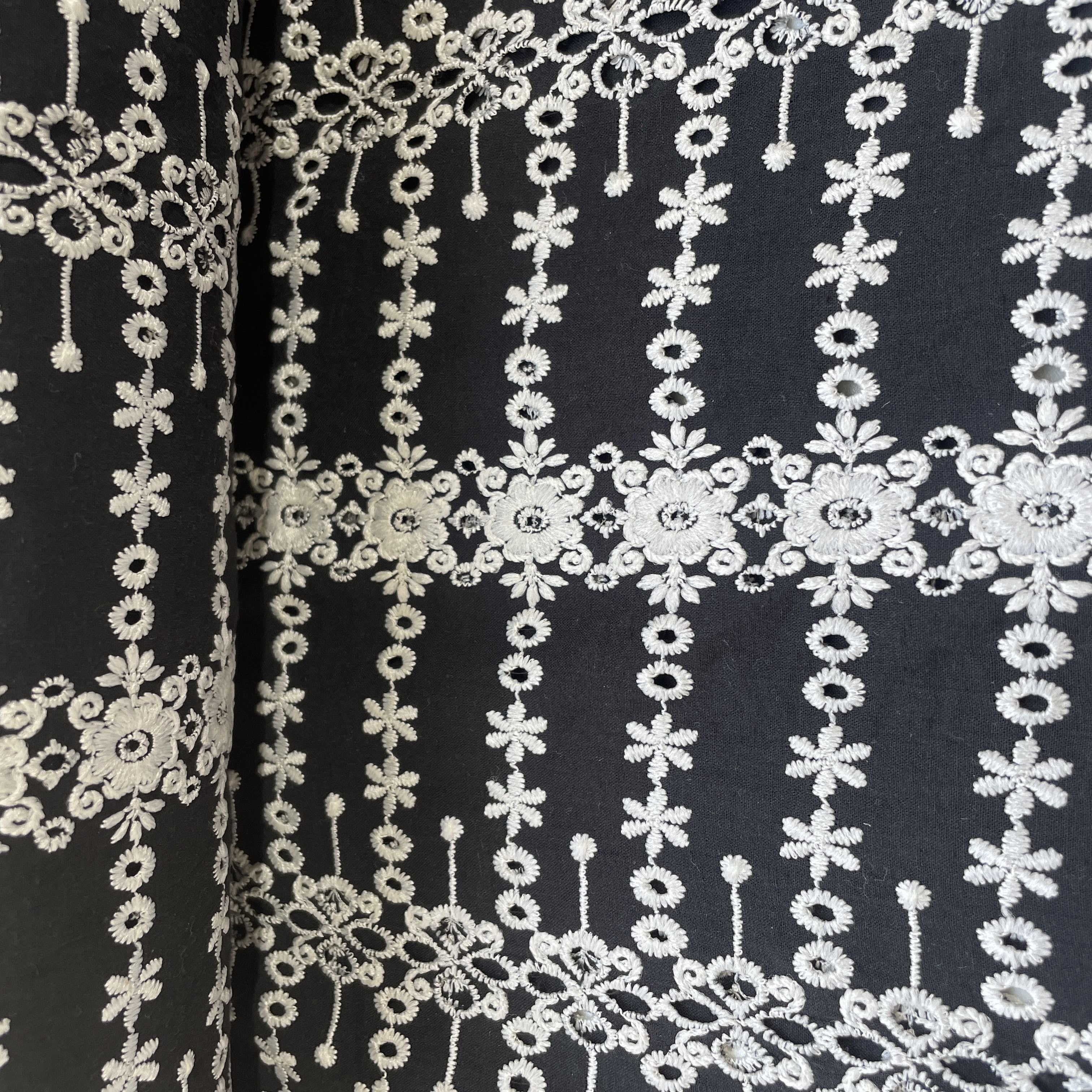 Black White Floral Embroidery Cotton Schiffli Fabric 17252