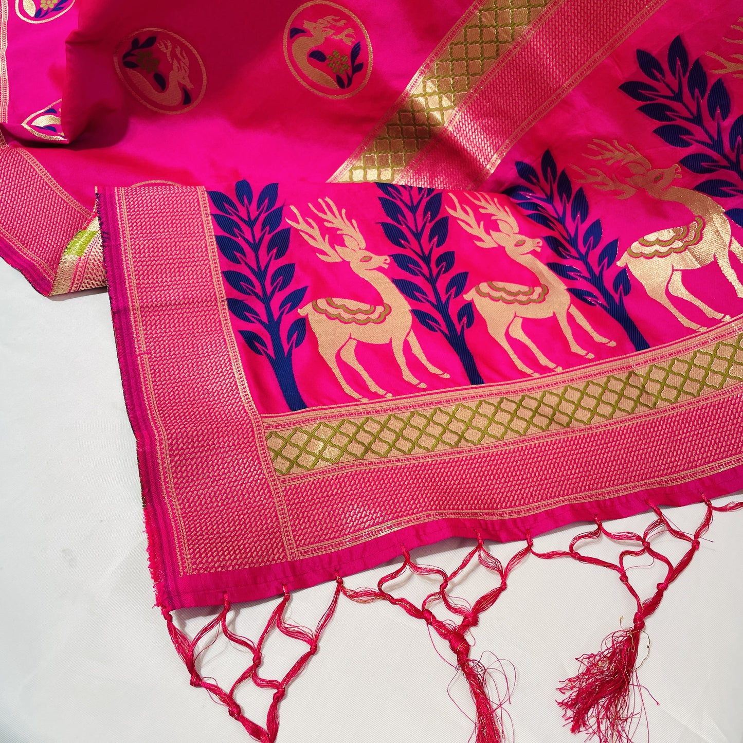 Premium Magenta Pink Floral Print Banarsi Jacquard Dupatta