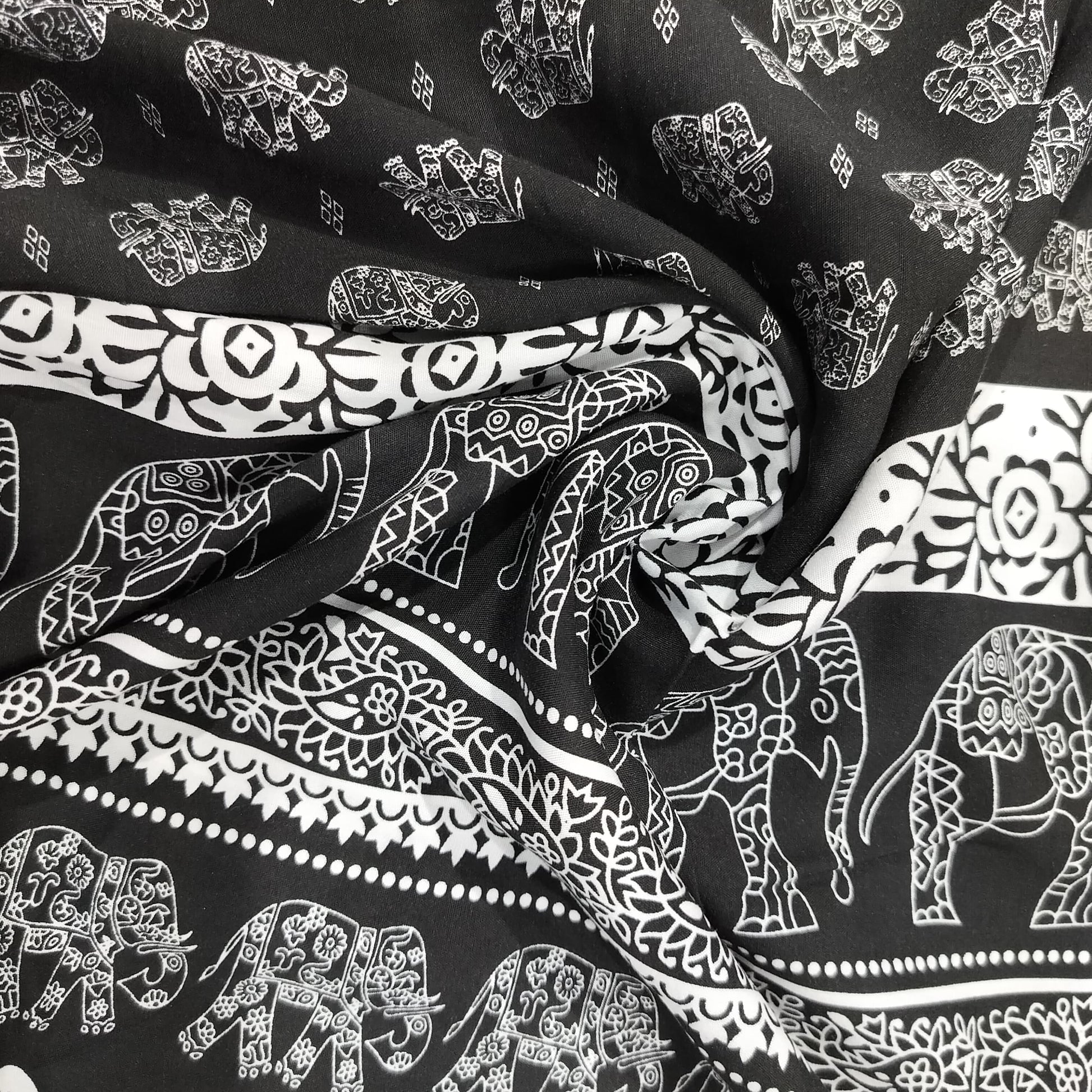Black&White Tropical Print Rayon Fabric 17336