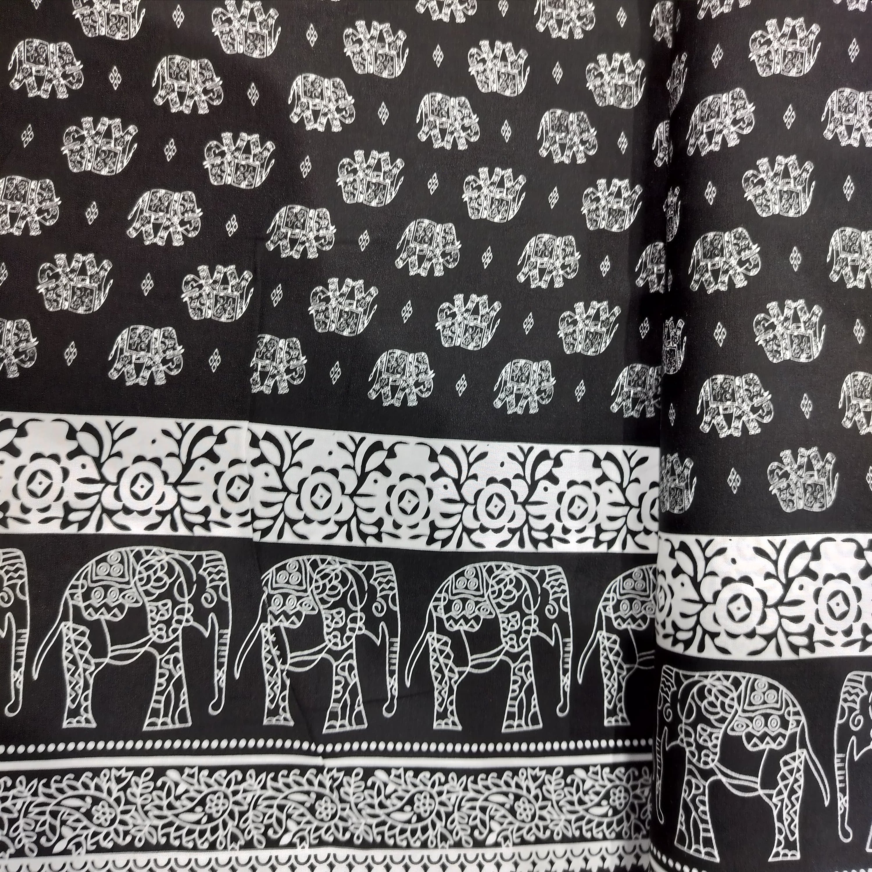 Black&White Tropical Print Rayon Fabric 17336