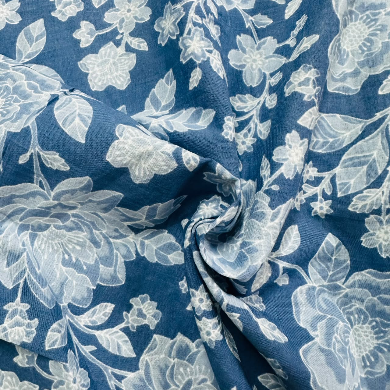 Blue white floral print Cotton Fabric AFI-29587 - TradeUNO