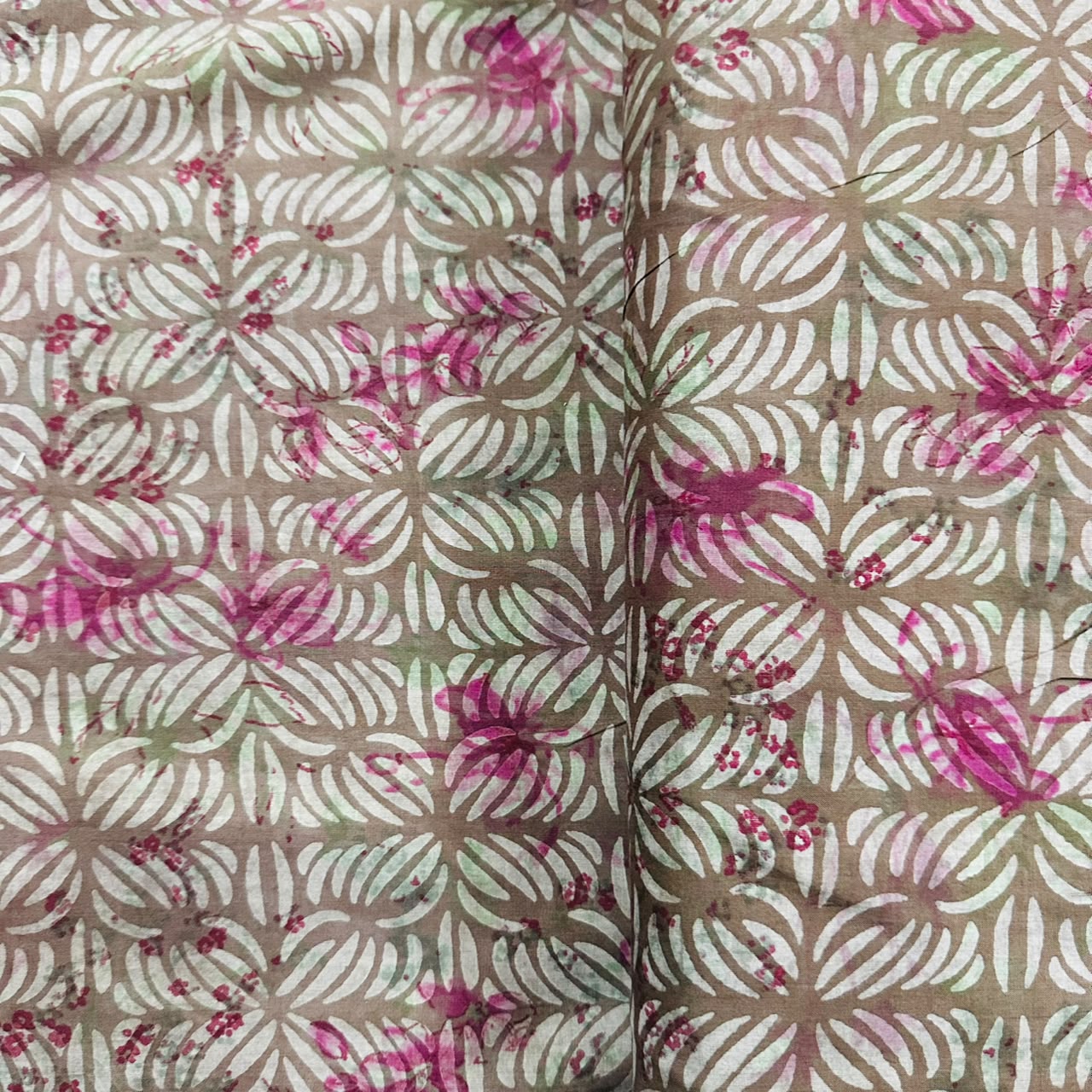 Burgendy Dabu Print Cotton Fabric AFI-29610 - TradeUNO