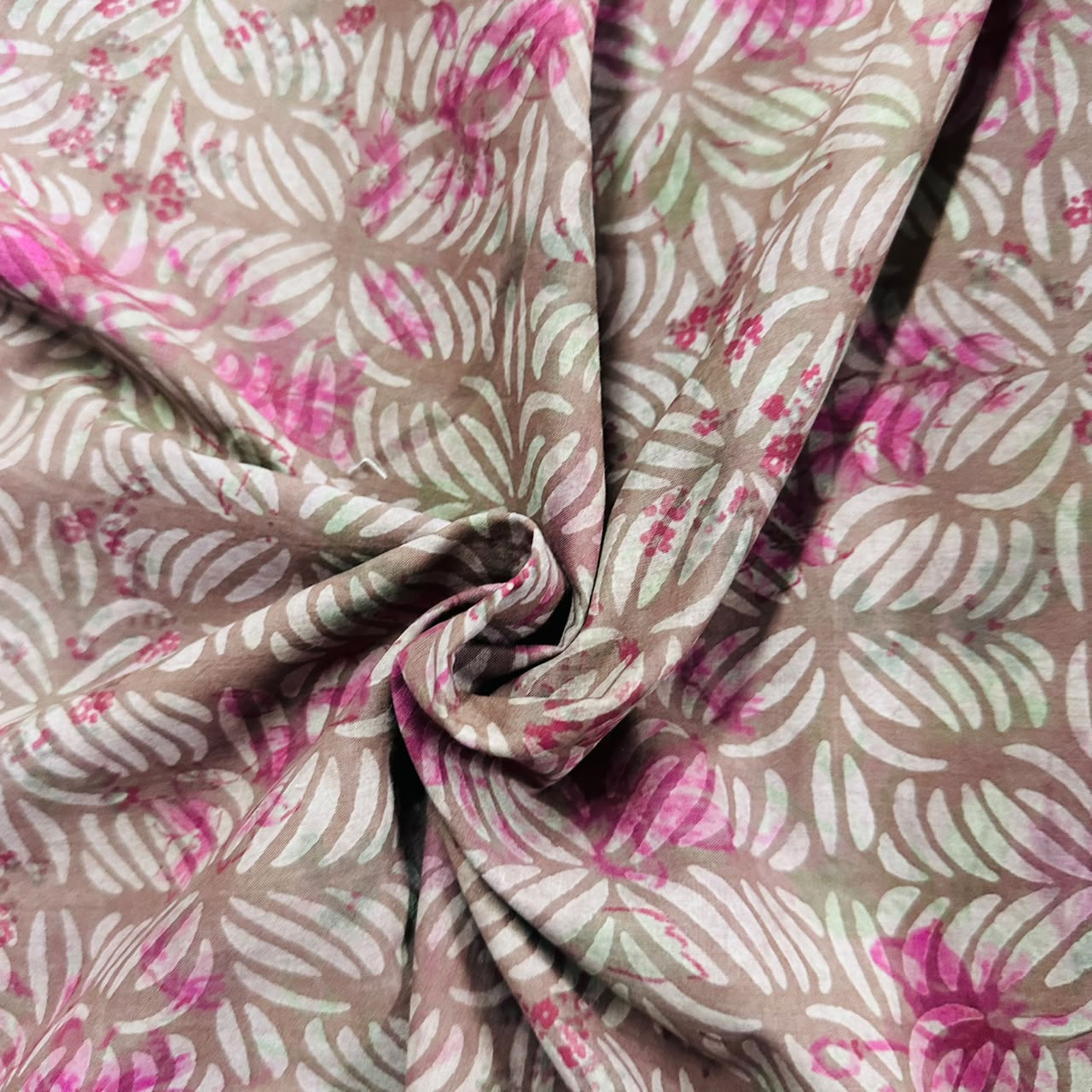 Burgendy Dabu Print Cotton Fabric AFI-29610 - TradeUNO