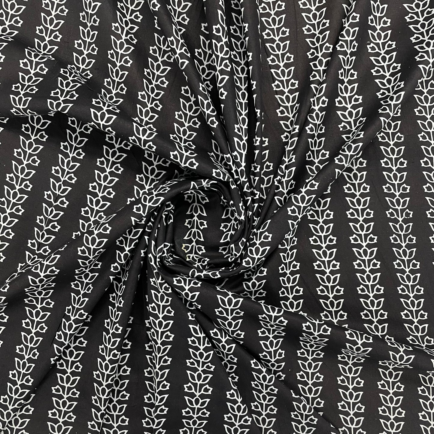Black & White Floral Print Cotton Fabric Trade UNO