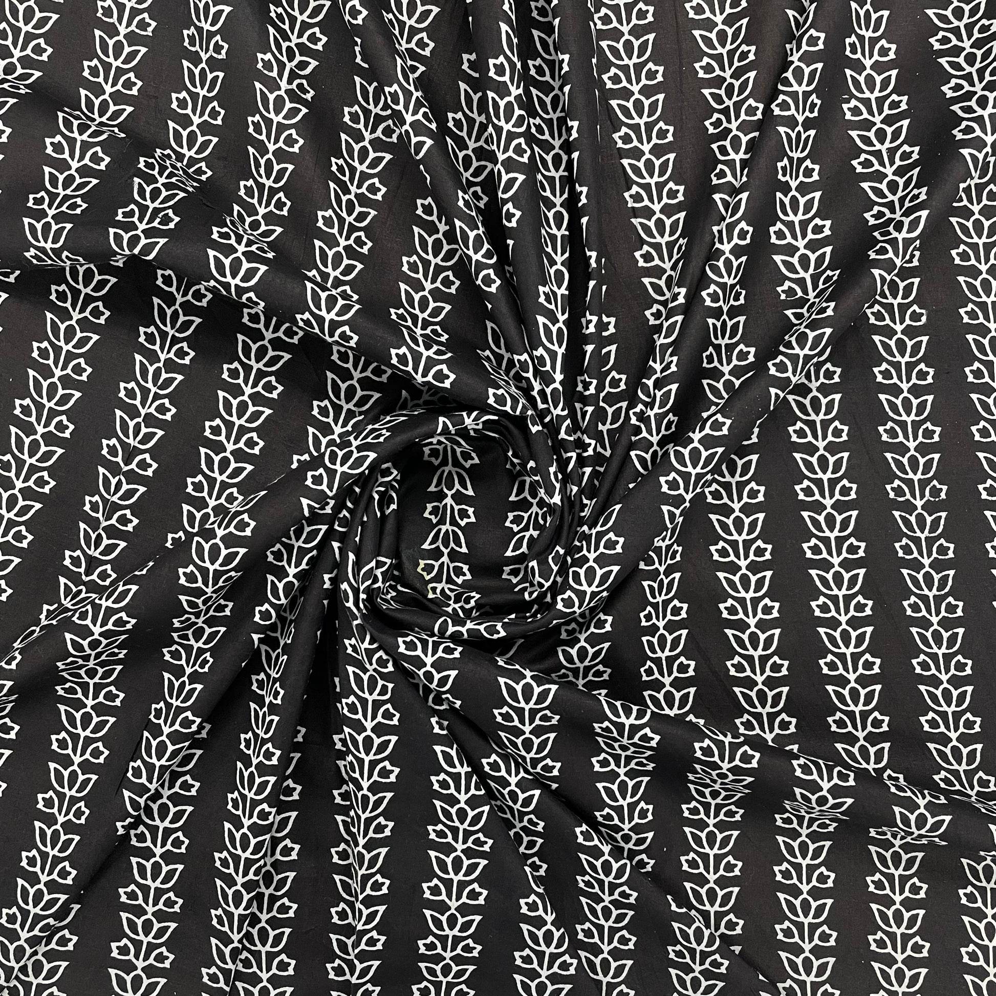 Black & White Floral Print Cotton Fabric Trade UNO