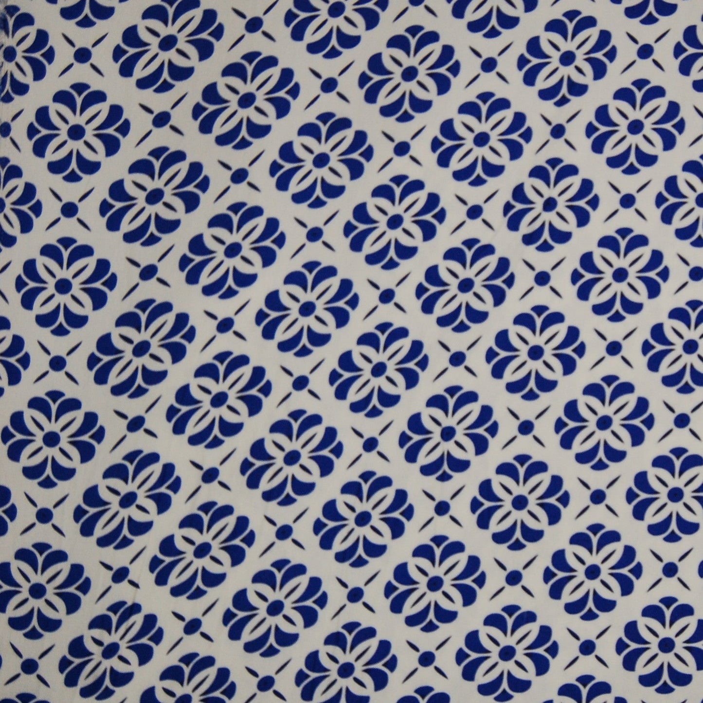 White & Blue Traditional Print Spun Fabric Trade UNO