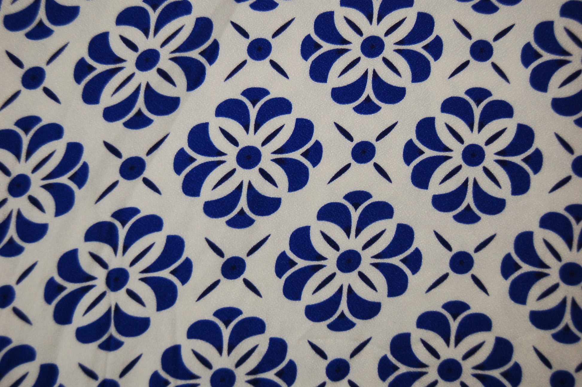 White & Blue Traditional Print Spun Fabric Trade UNO