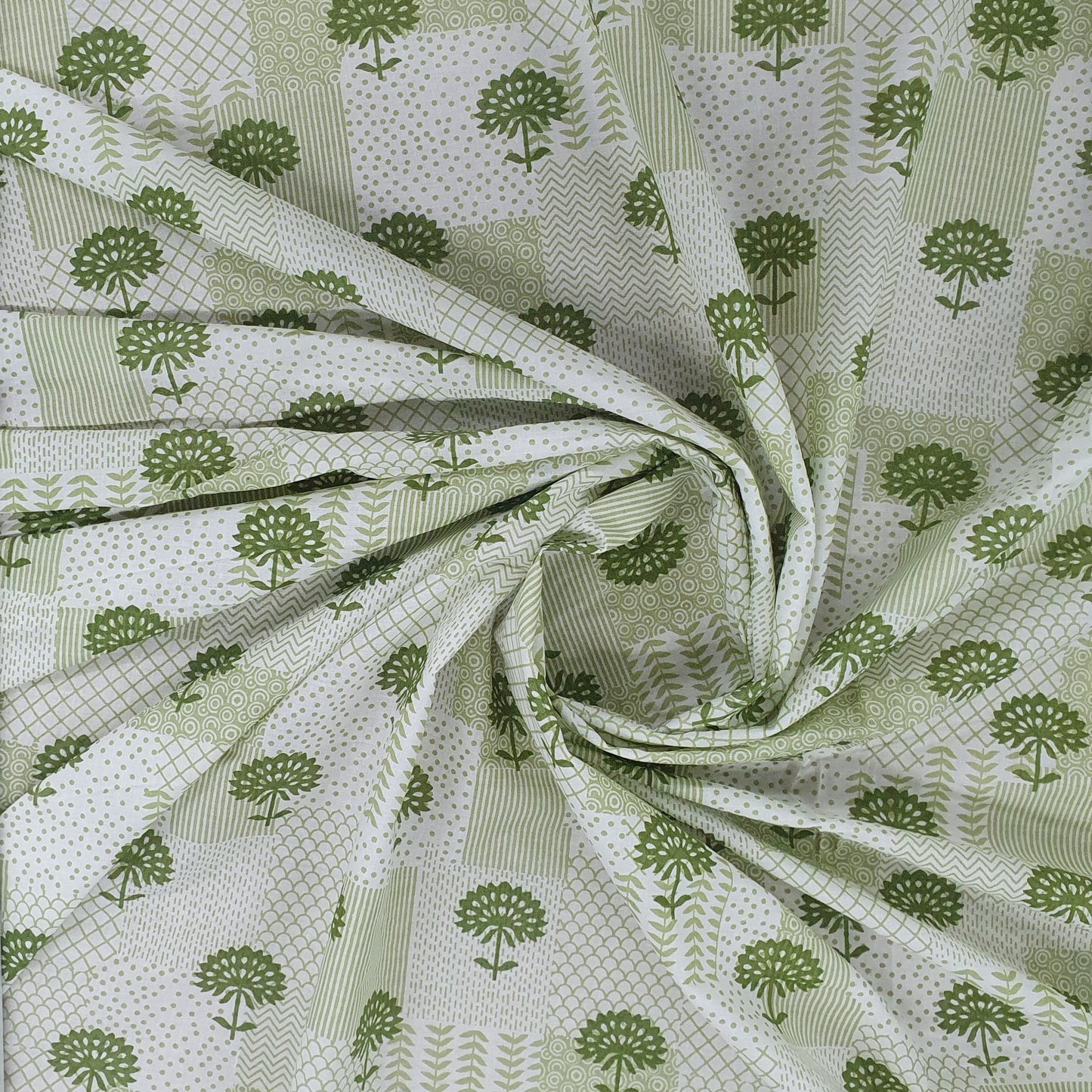 Green & White Floral Print Cotton Fabrc Trade UNO